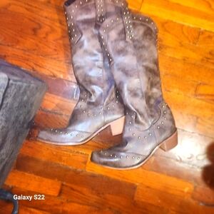 Cowboy boots perfect low heel comfortable and stylish
